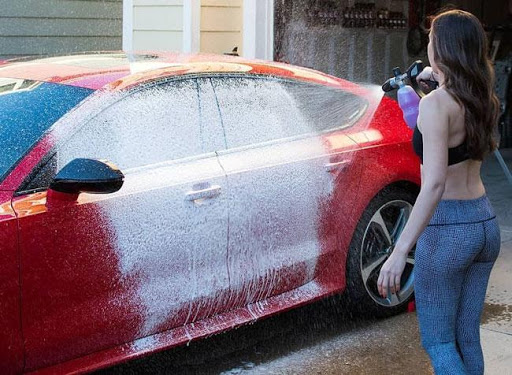 Bình bọt tuyết giúp rửa xe hiệu quả